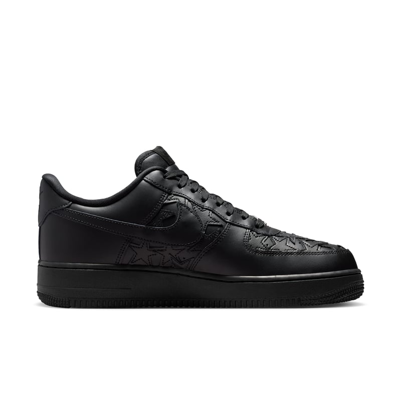 Tenisky Nike Air Force 1 '07 Edge ‘Stars’ "Triple Black" | Muži | Sportstyle | 02 | SPORTSHOWROOM