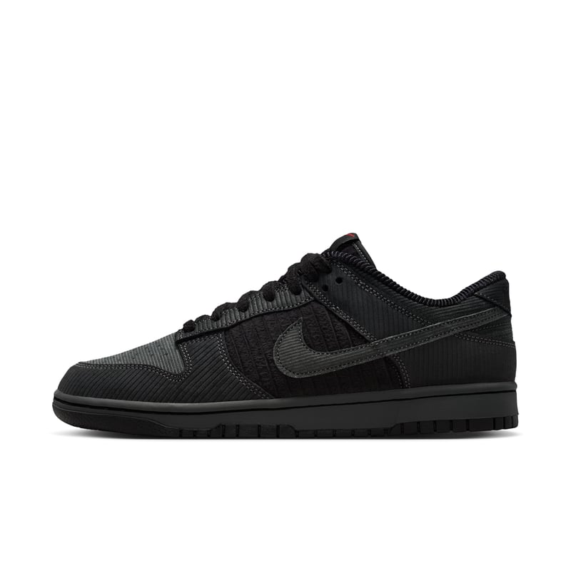 Sapatilhas Nike Dunk Low Retro Premium "Triple Black" | Homem | Estilo desportivo | 01 | SPORTSHOWROOM