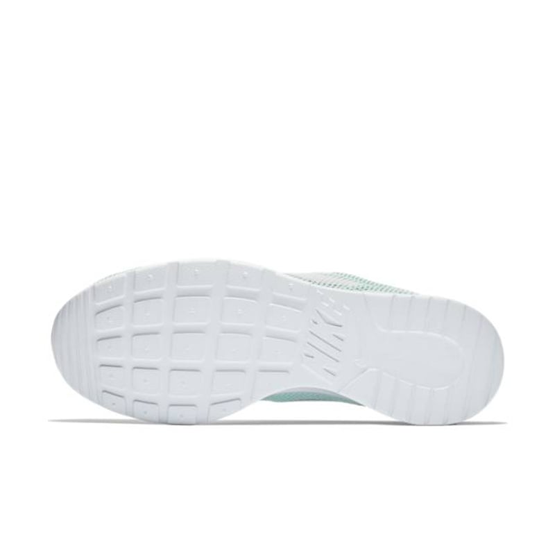 Nike Tanjun AV8372-300 02