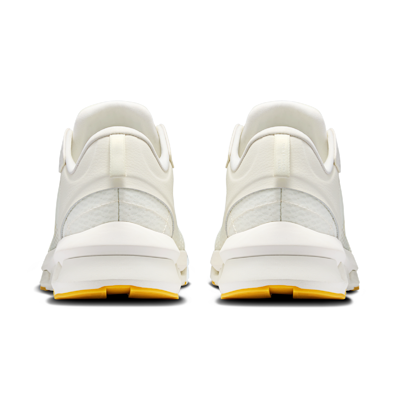 On Cloudzone Moon x Zendaya 3MF30843334 05