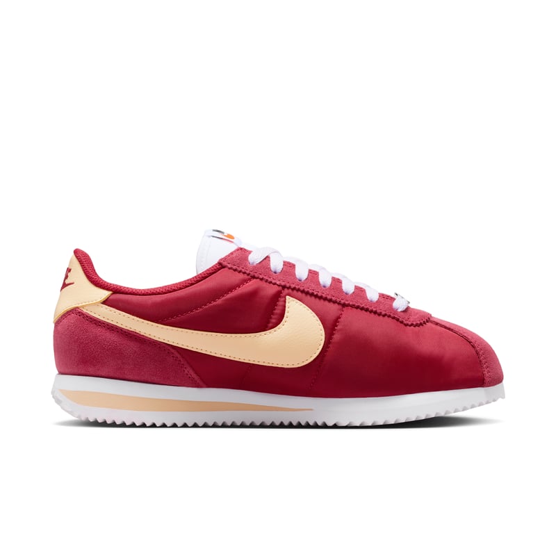 Nike Cortez Textile Sneaker "Team Crimson & Ice Peach" | Damen | Sportstyle | 03 | SPORTSHOWROOM
