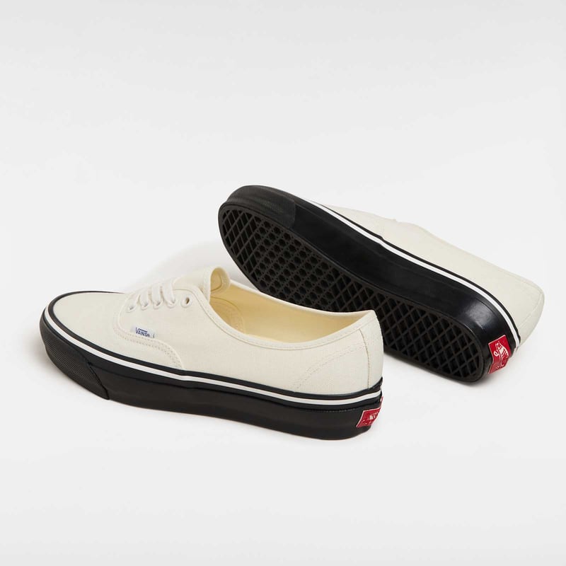 Vans Premium Authentic VN000EBNYB2 03