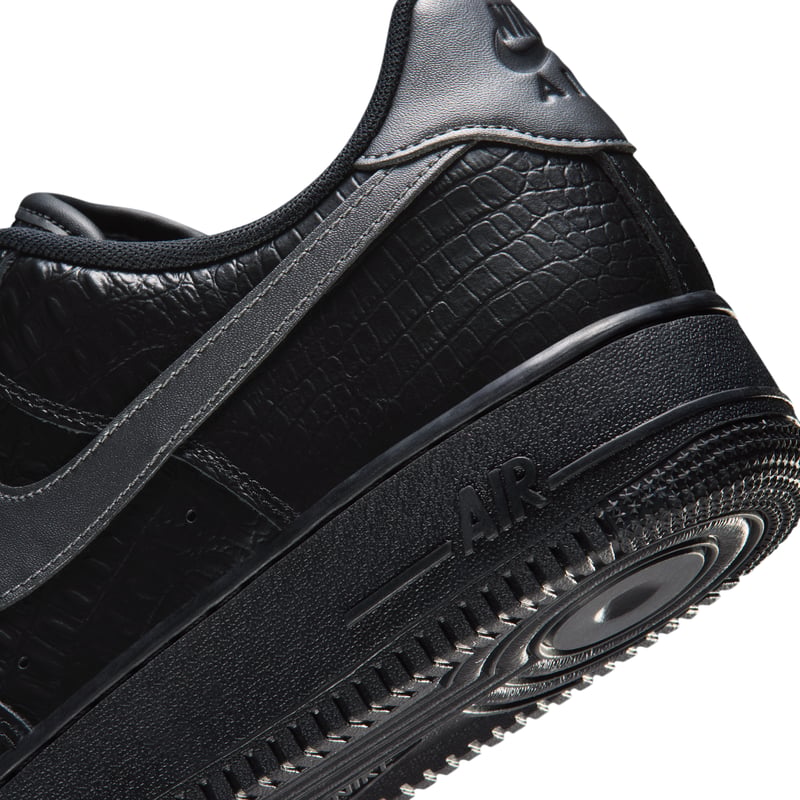 Nike Air Force 1 '07 ‘Crocodile’ Sneaker "Black & Metallic Dark Grey" | Herren | Sportstyle | 08 | SPORTSHOWROOM