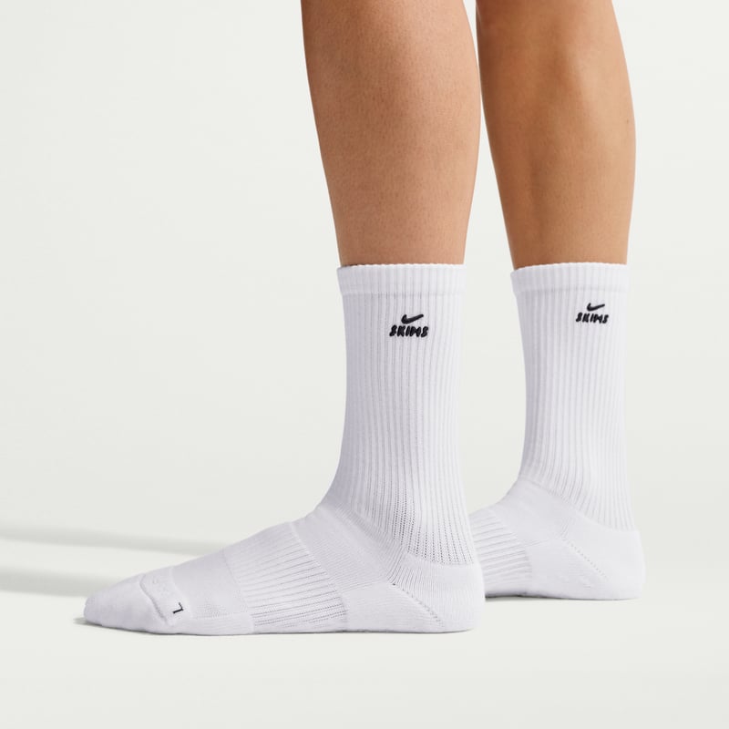 NikeSKIMS IV3354-160 01