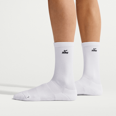 NikeSKIMS IV3354-160 01