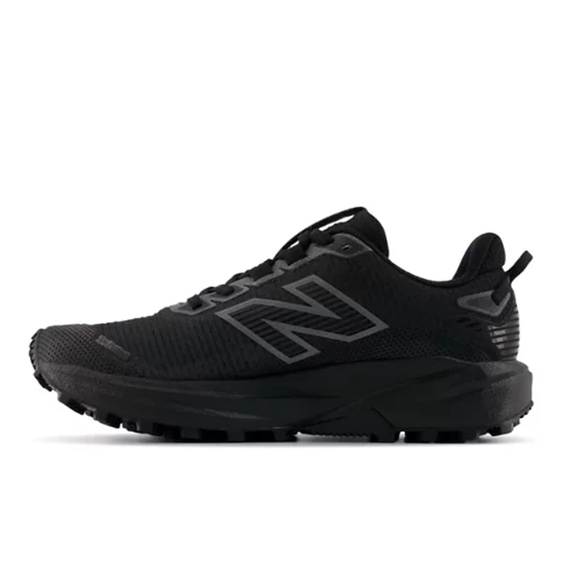 Tekaški copati New Balance FuelCell Rebel Trail "Black & Black Metallic" | Ženske | Tek | 01 | SPORTSHOWROOM