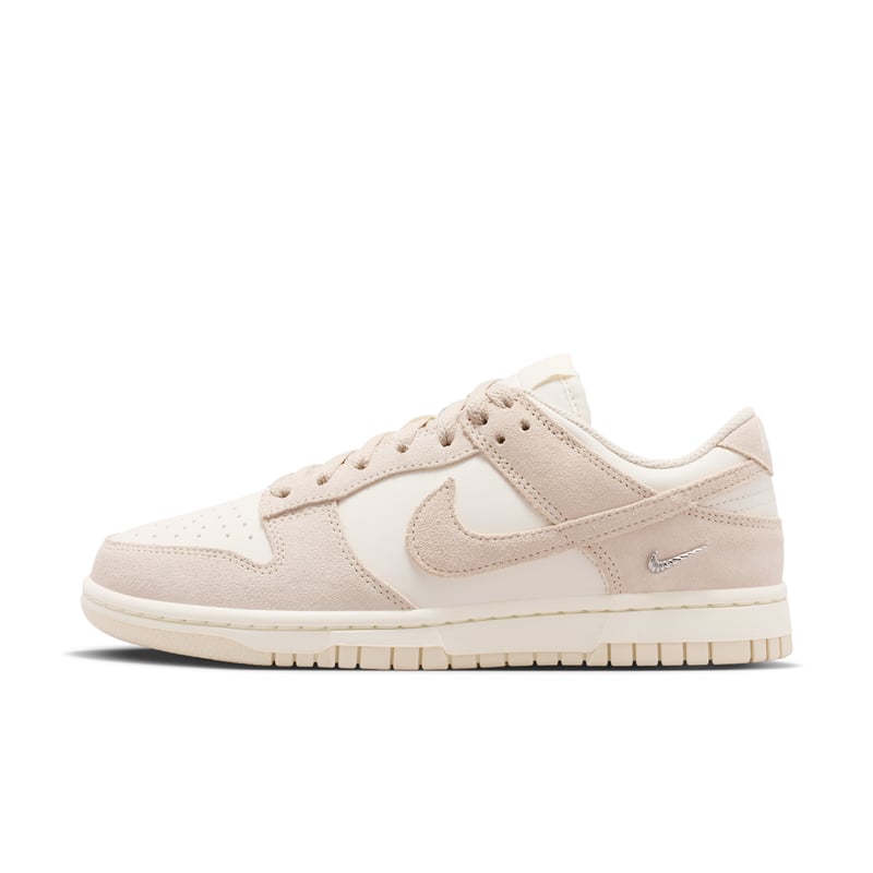 Nike Dunk Low Suede sneakers "Pearl White & Pale Ivory" | Dame | Sportstyle | 01 | SPORTSHOWROOM