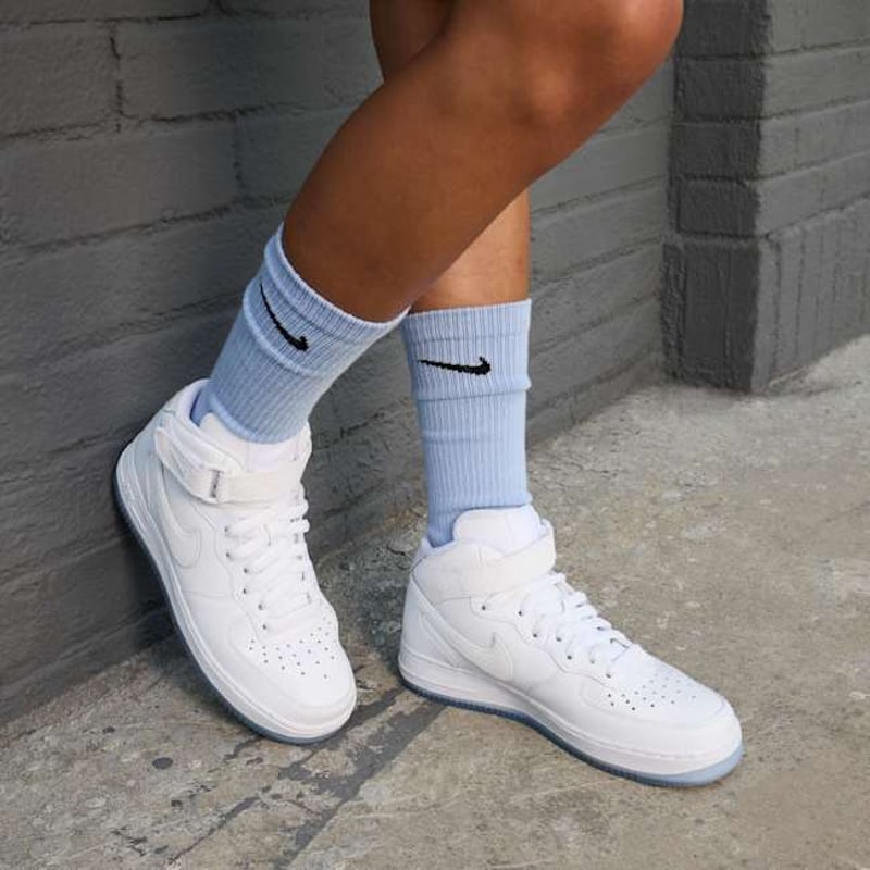 Nike Air Force 1 Mid FN4274-100 02