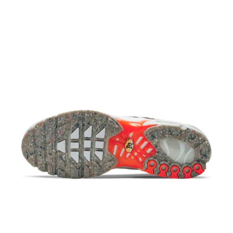 Nike Air Max Plus Essential DA9326-100 02