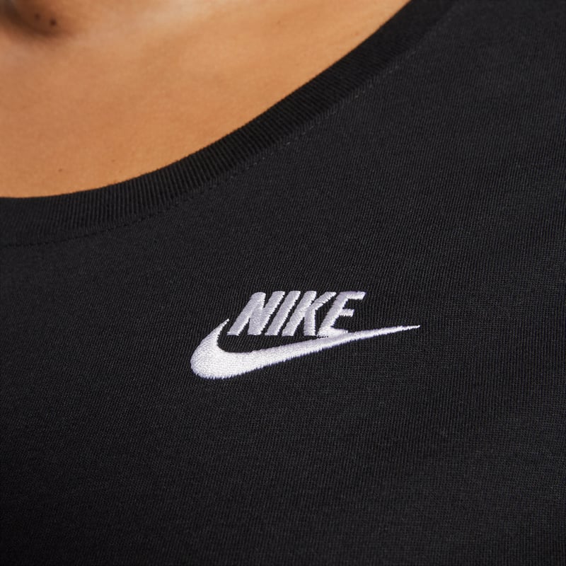 Nike Club Essentials FD0646-010 04