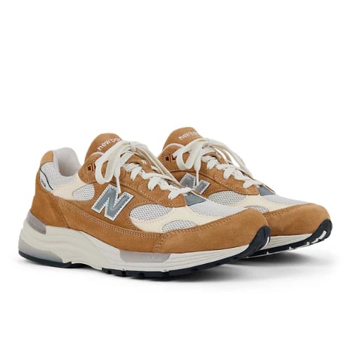 New Balance 992 Made in USA sneakerit "Sweet Caramel & Calcium" | Miehet & Naiset | Sportstyle | 00 | SPORTSHOWROOM