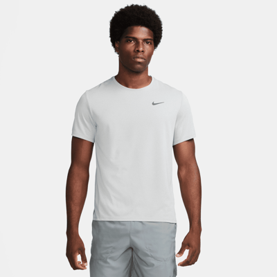 Majica Nike Miler Dri-FIT "Grey Fog & Particle Grey" | Moški | Tek | 01 | SPORTSHOWROOM