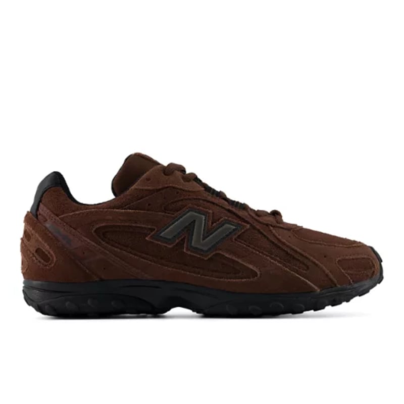 New Balance 204L sneakerit "Pumpernickel & Black" | Miehet & Naiset | Sportstyle | 00 | SPORTSHOWROOM