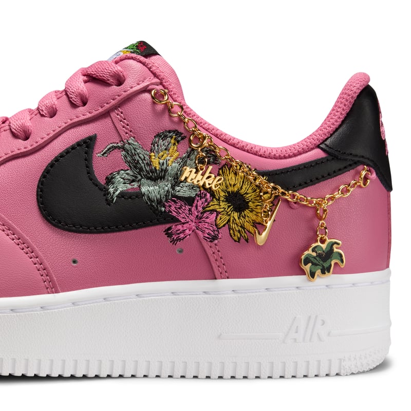 Zapatillas Nike Air Force 1 '07 Premium "Flowers" | Mujer | Estilo deportivo | 08 | SPORTSHOWROOM