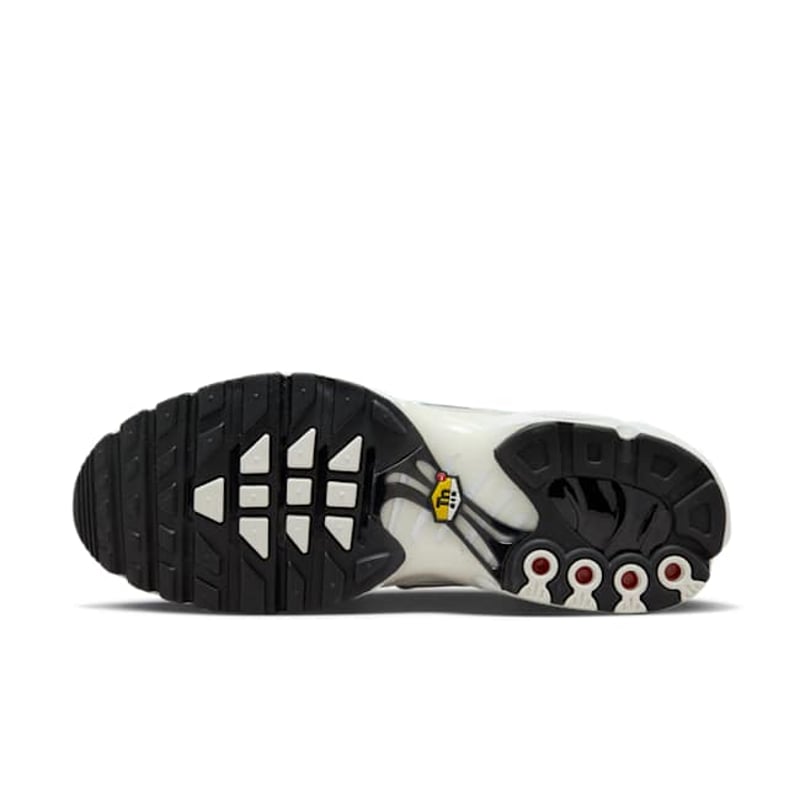 Nike Air Max Plus FN7813-001 02