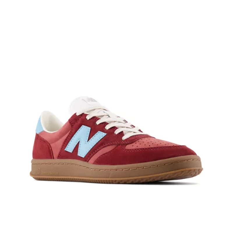 New Balance T500 Sneaker "Classic Crimson & Light Blue" | Herren | Sportstyle | 02 | SPORTSHOWROOM