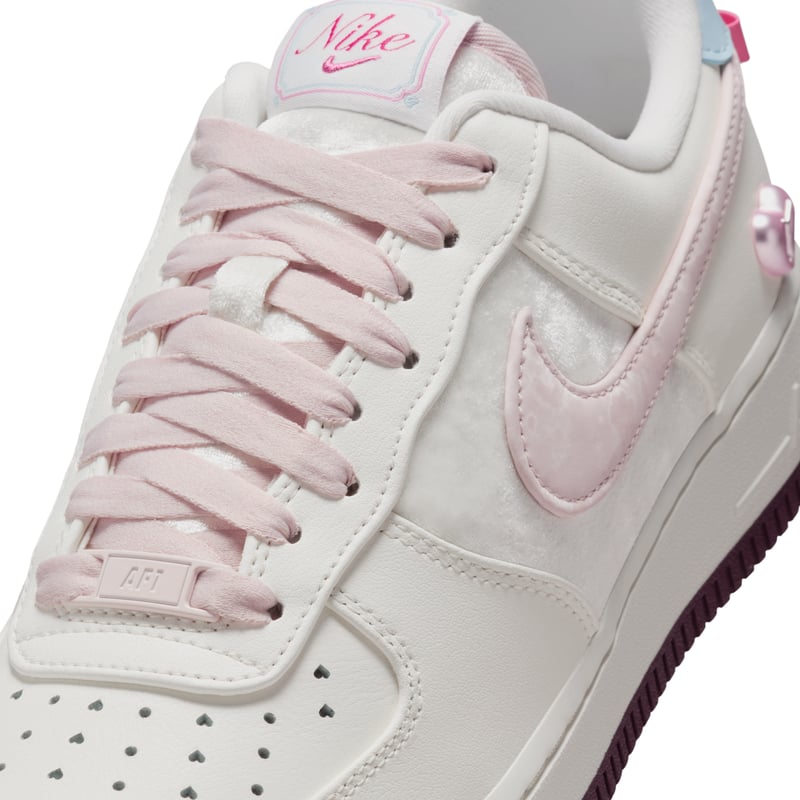 Nike Air Force 1 '07 trainers "Valentine's Day" | Women | SportStyle | 07 | SPORTSHOWROOM