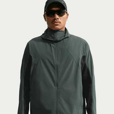 Kurtka Nike Tech Helios Dri-FIT Shell "Camo Green & Black" | Mezczyzni | | 00 | SPORTSHOWROOM