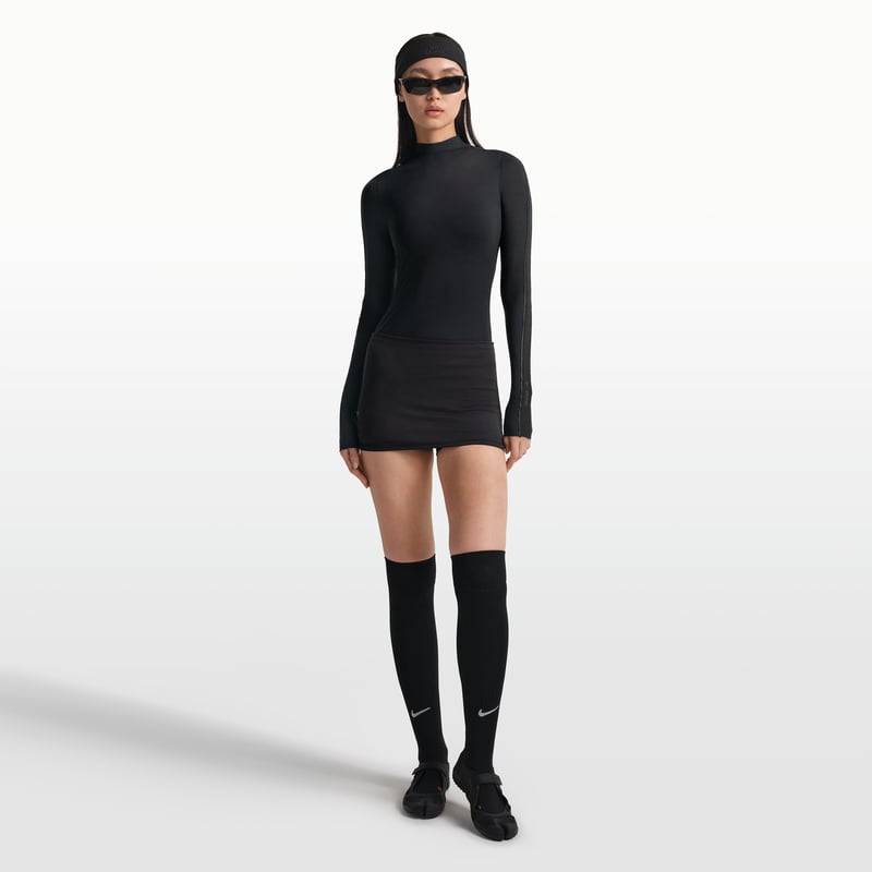 NikeSKIMS Weightless Layers IR5065-054 04