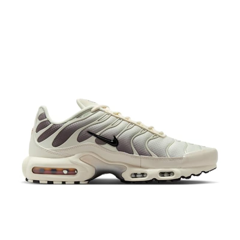 Nike Air Max Plus DM0032-106 03