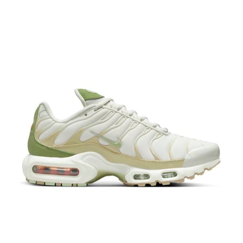 Nike Air Max Plus DX8954-001 03