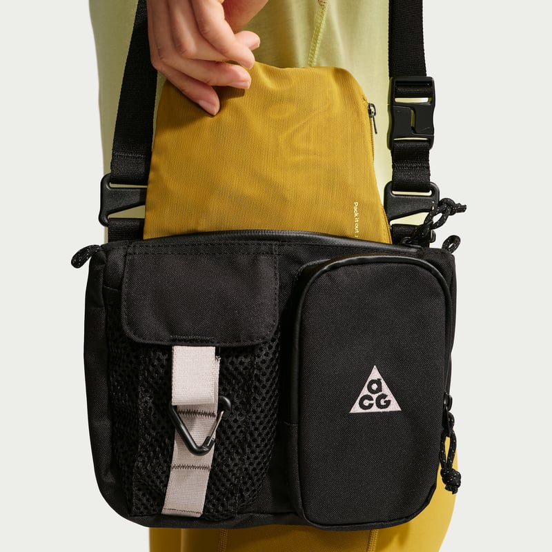 Top Nike ACG "Peat Moss & Light Liquid Lime" | Mujer | Aire Libre | 08 | SPORTSHOWROOM