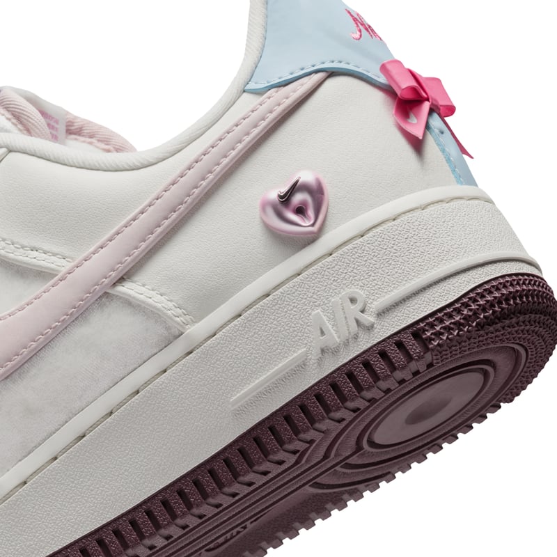 Nike Air Force 1 '07 trainers "Valentine's Day" | Women | SportStyle | 08 | SPORTSHOWROOM
