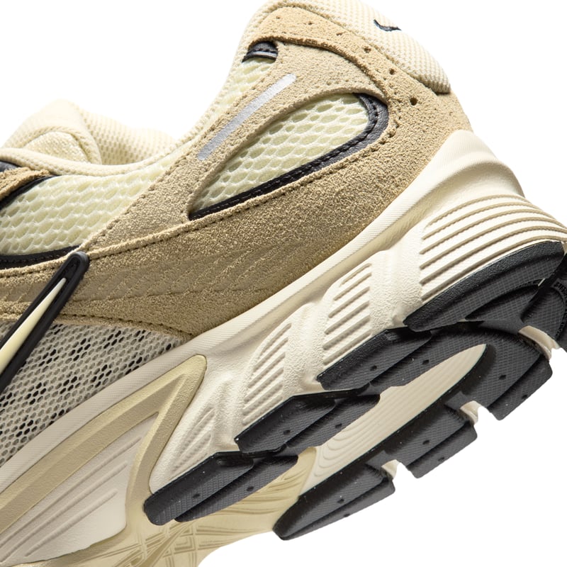 Sneakersy Nike V5 RNR Suede "Coconut Milk & Light Khaki" | Mezczyzni | Sportstyle | 08 | SPORTSHOWROOM