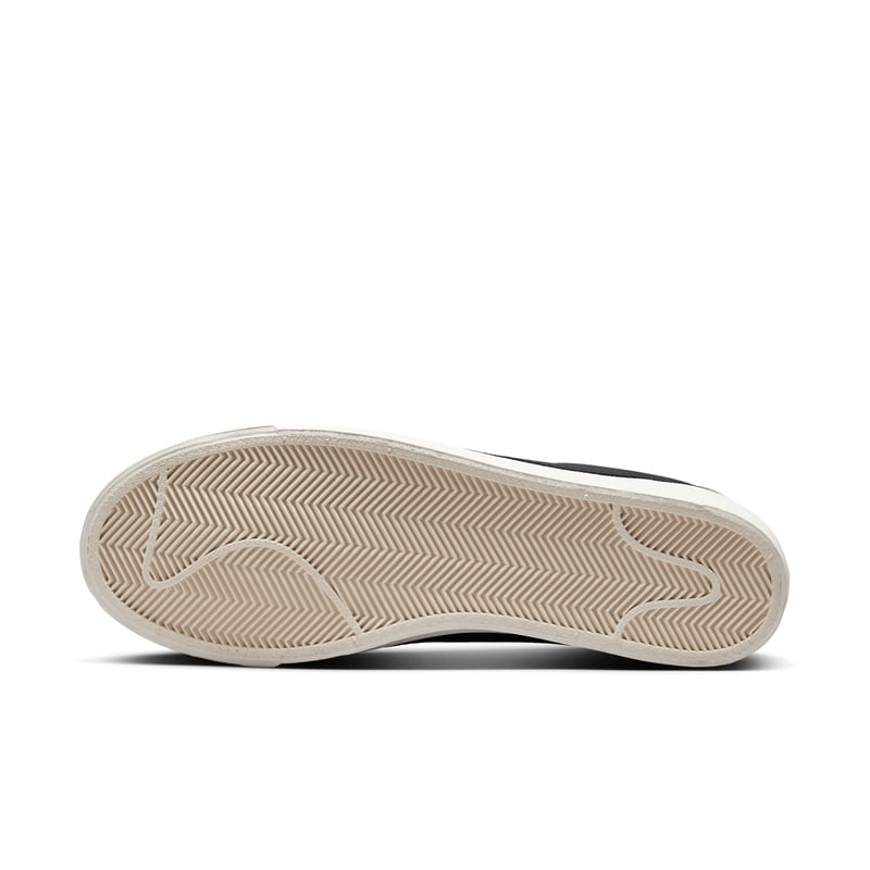 Nike Tennis Classic IO1738-001 02