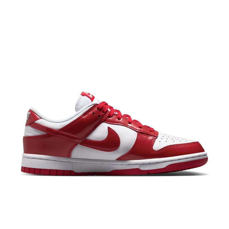Nike Dunk Low SE ‘Patent’ sneakers "White & University Red" | Dame | Sportstyle | 03 | SPORTSHOWROOM