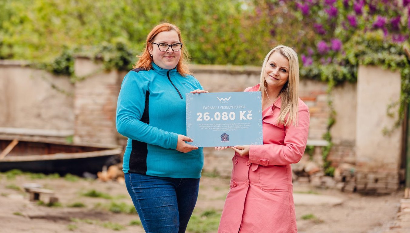 Finanční šek pro projekt, který pomáhá zvířátkům