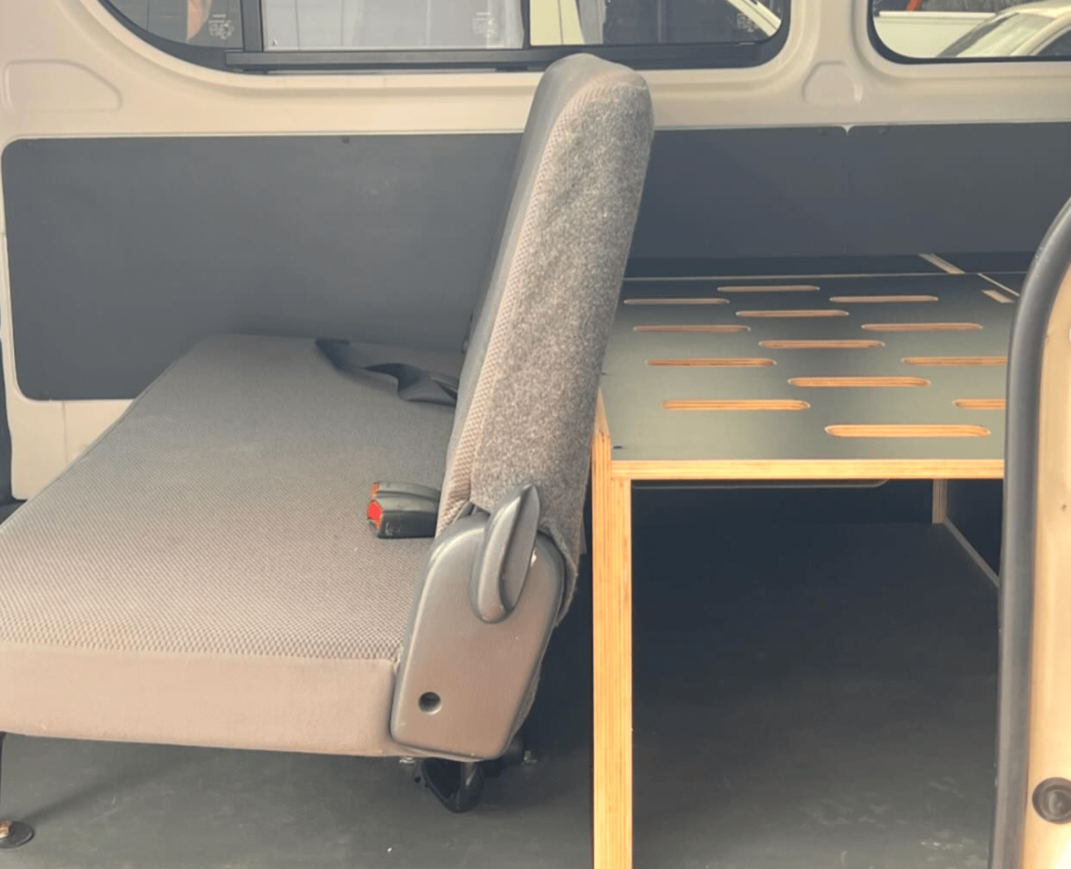 Vanbox 1100 LWB - 800mm with Table - Image 11