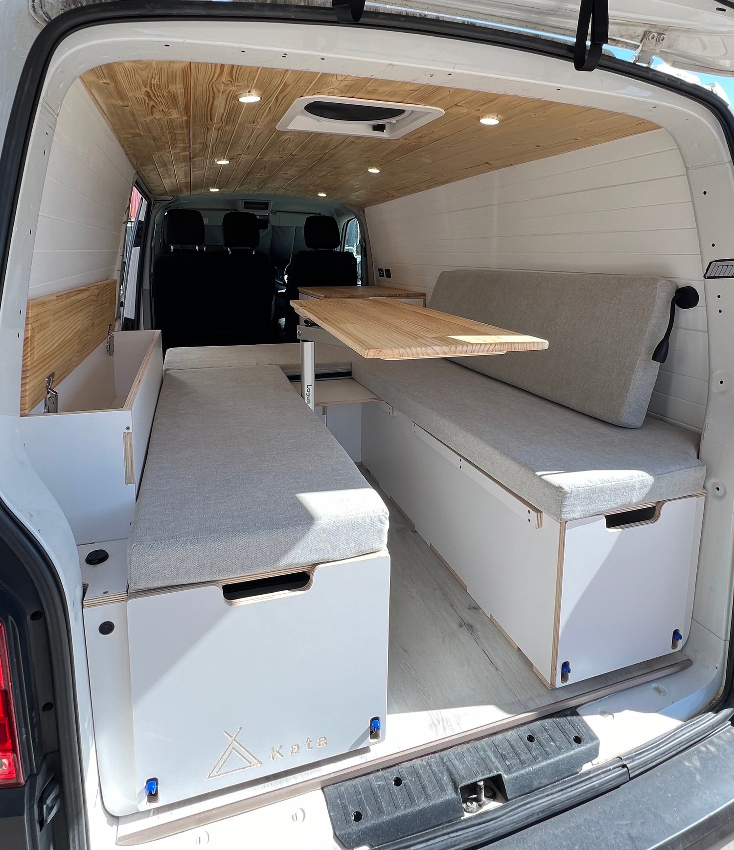 VW Transporter - Vanbox with Table - Image 3