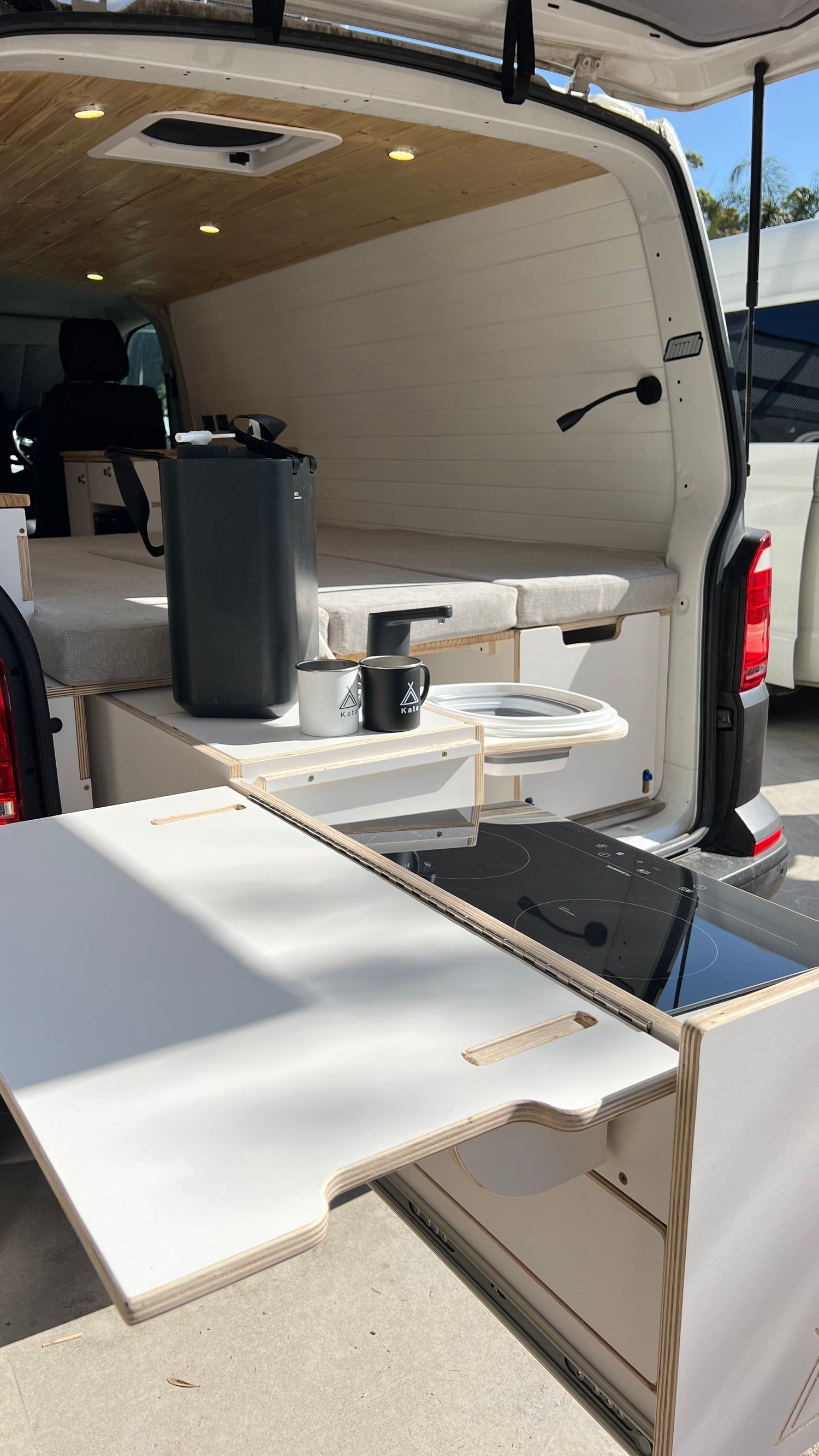 VW Transporter - Vanbox with Table - Image 4