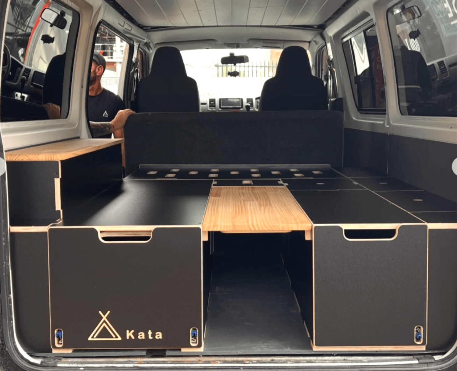 Vanbox 1100 LWB - 800mm with Table - Image 6