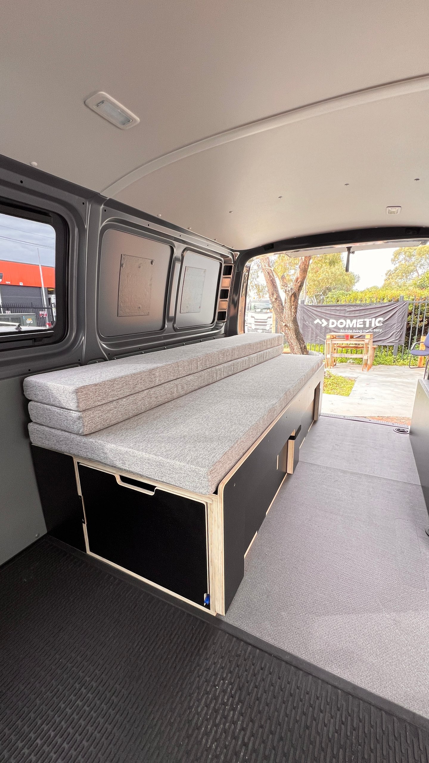 vanbox 1200 black drawer back