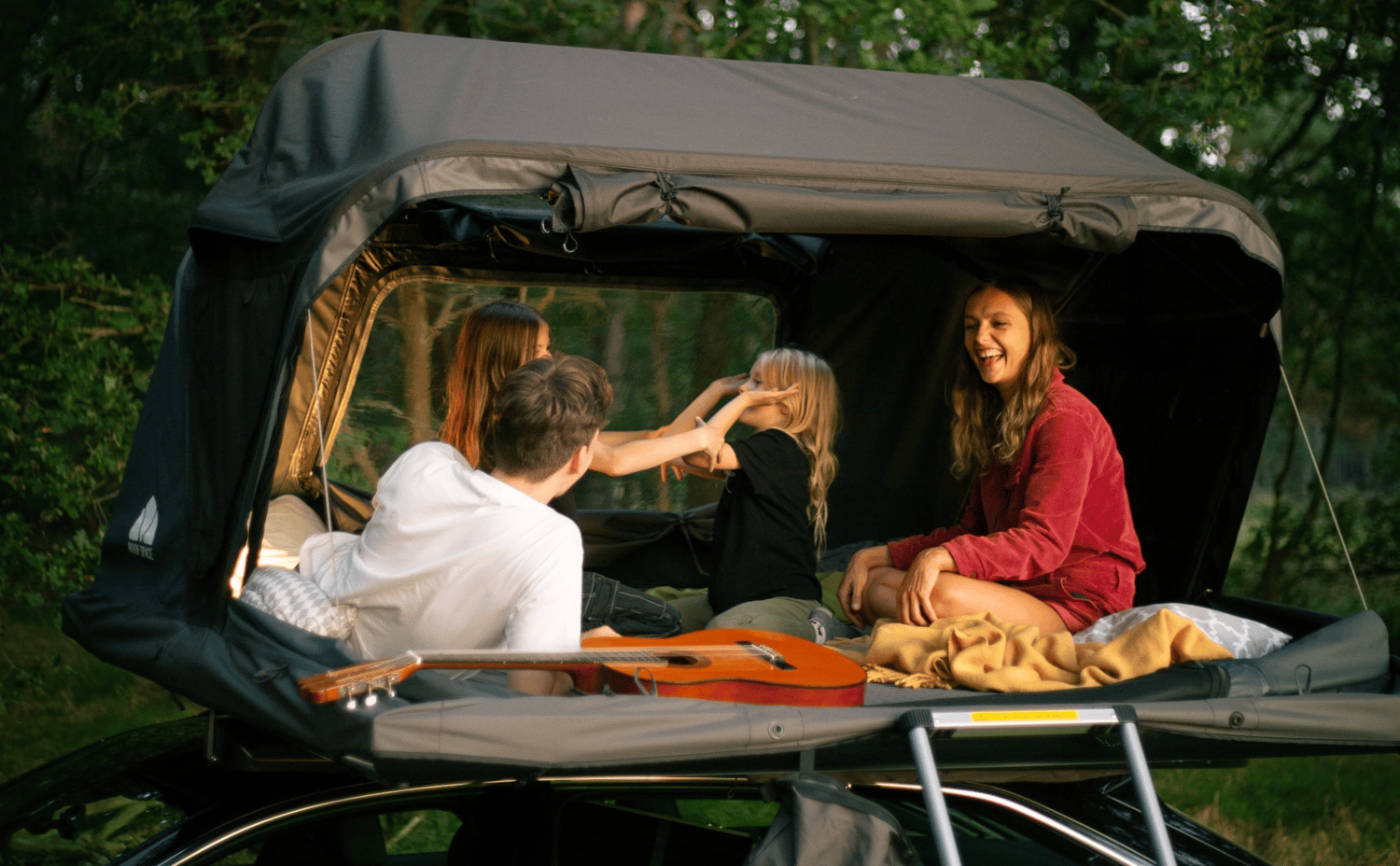 Roof Space 2 - Hardshell Rooftop Tent - Image 15