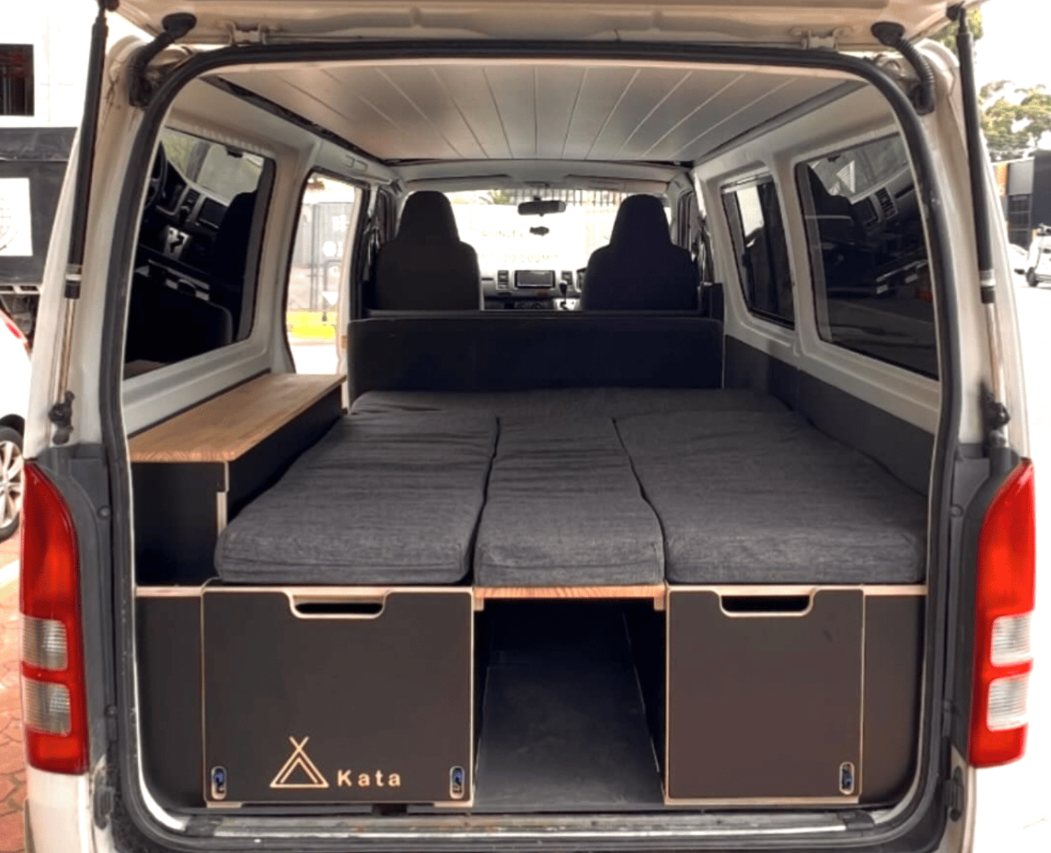Vanbox 1100 LWB - 800mm with Table - Image 9