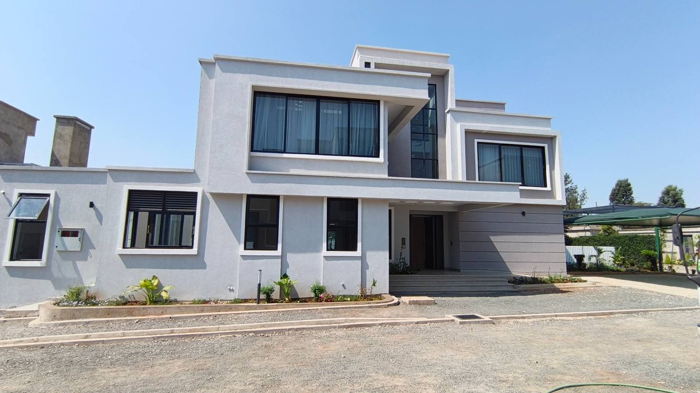 5 Bedroom Villa fo Sale in Runda Paradise 