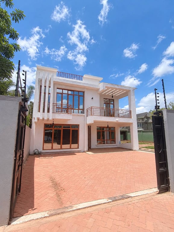 5 Bedroom All Ensuite Villa for Sale in Kenyatta Road