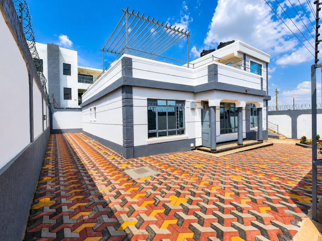 3 Bedroom Flat Roof House for Sale in Mugutha