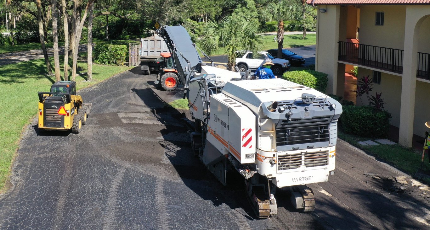 Professional Asphalt Milling Services in Florida background