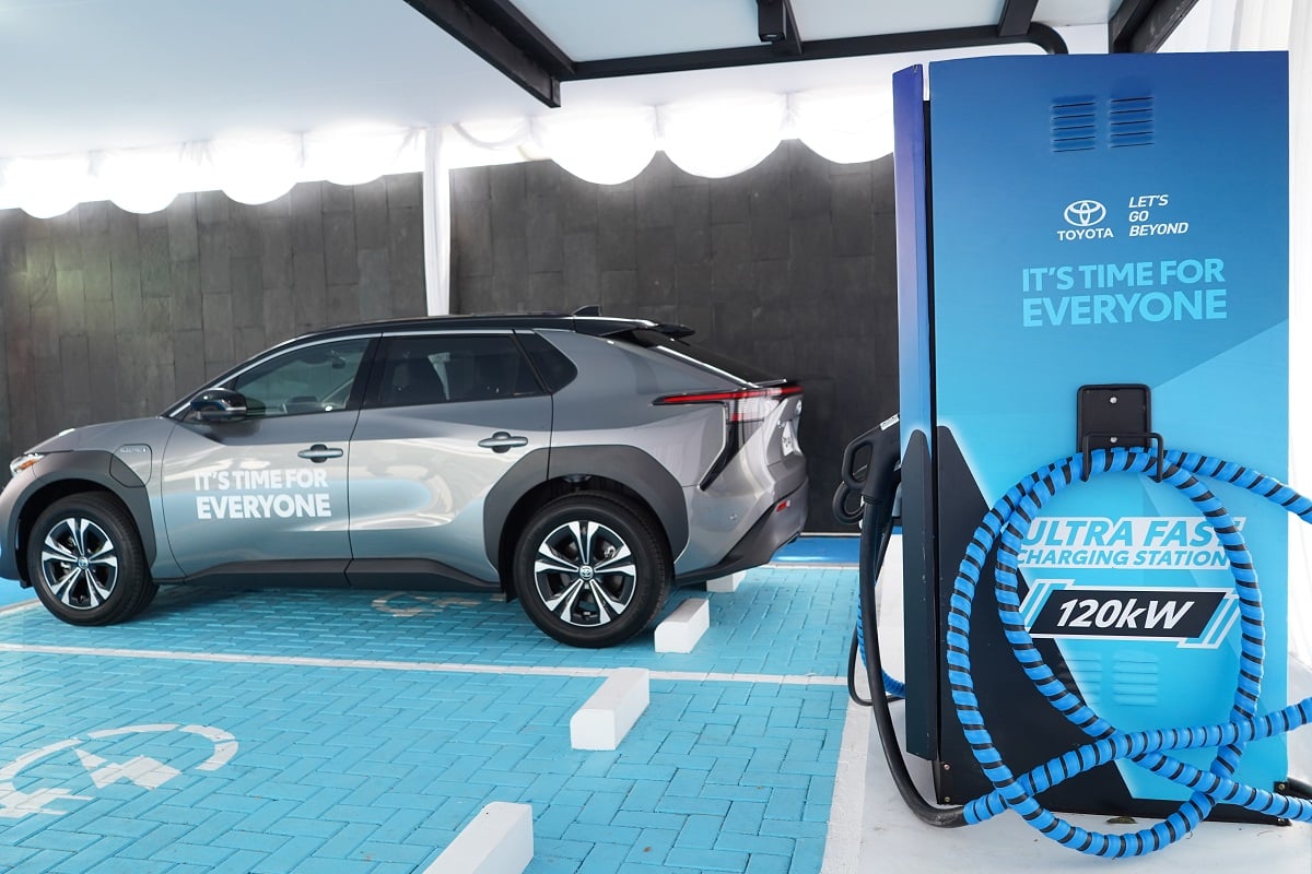 Dukung Ekosistem EV, Toyota Hadirkan 2 Fasilitas Ultra Fast Charging
