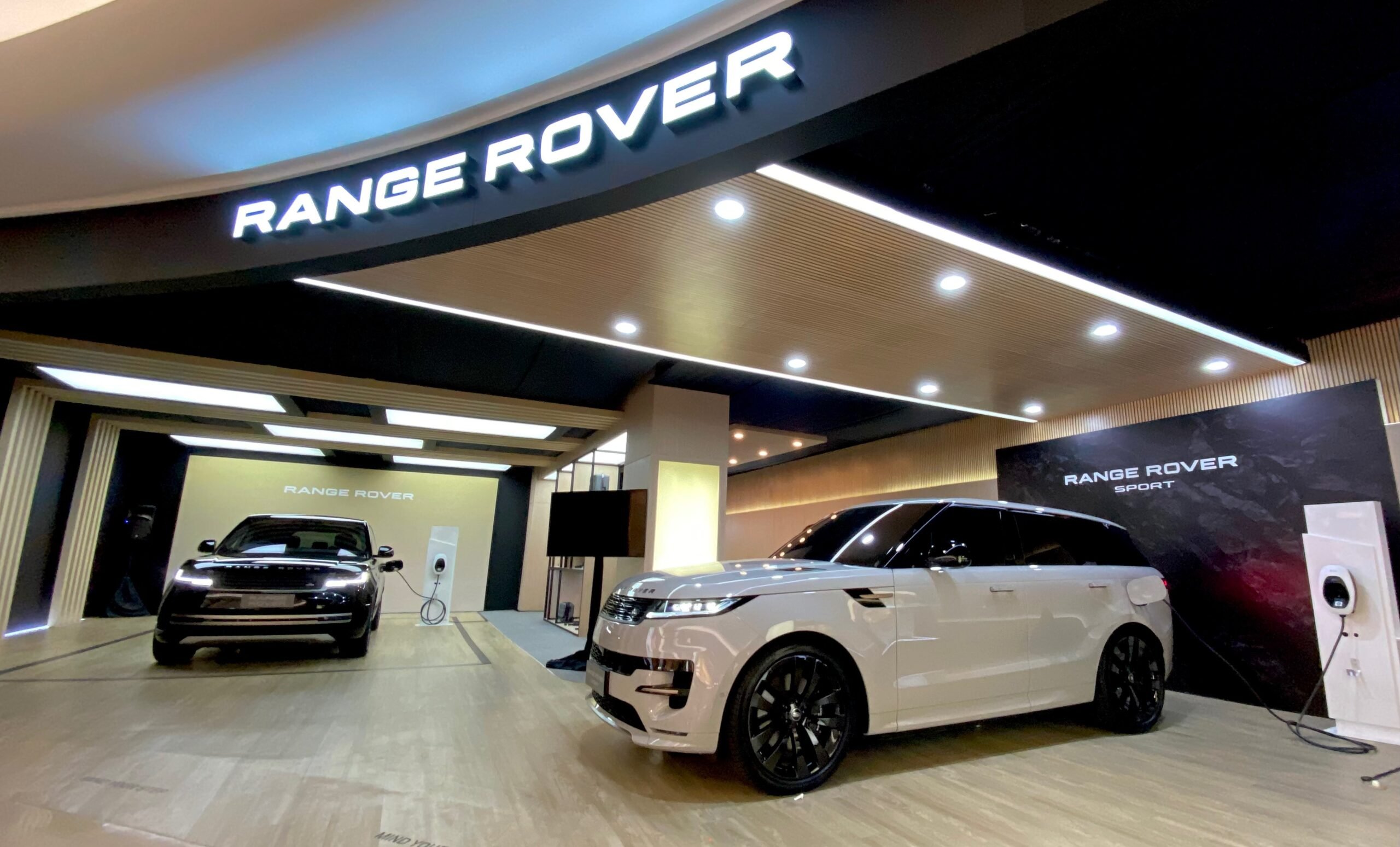 Range Rover Lanjutkan Pick-Up Strategy, Berkontribusi 20% ke Penjualan