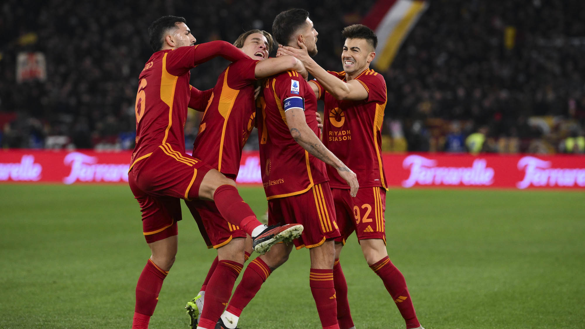 AS Roma vs Vérone 2-1, première victoire sans Mourinho