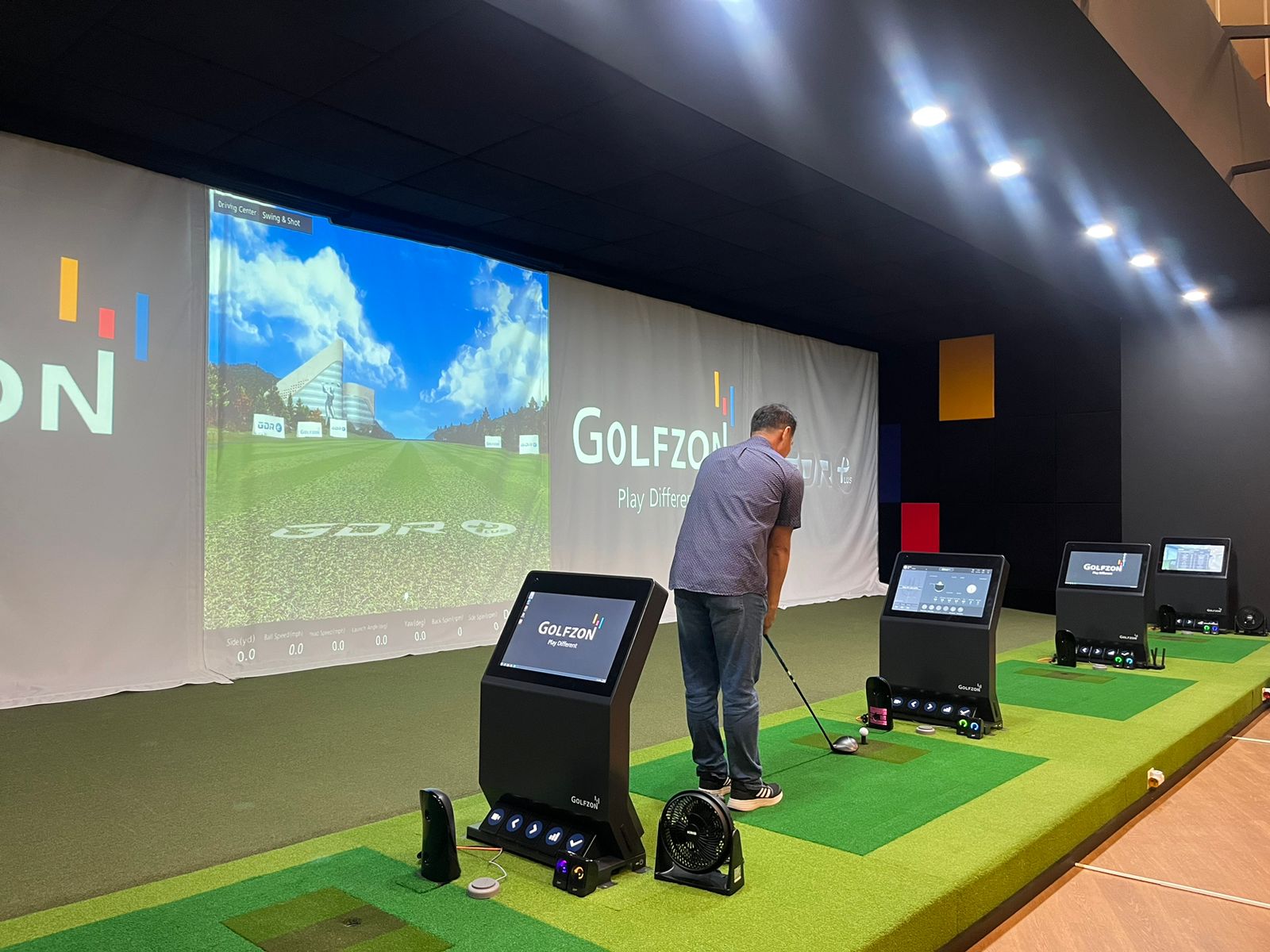 Golfzon at Ozone, Simulator Golf Pertama di The Ritz-Carlton