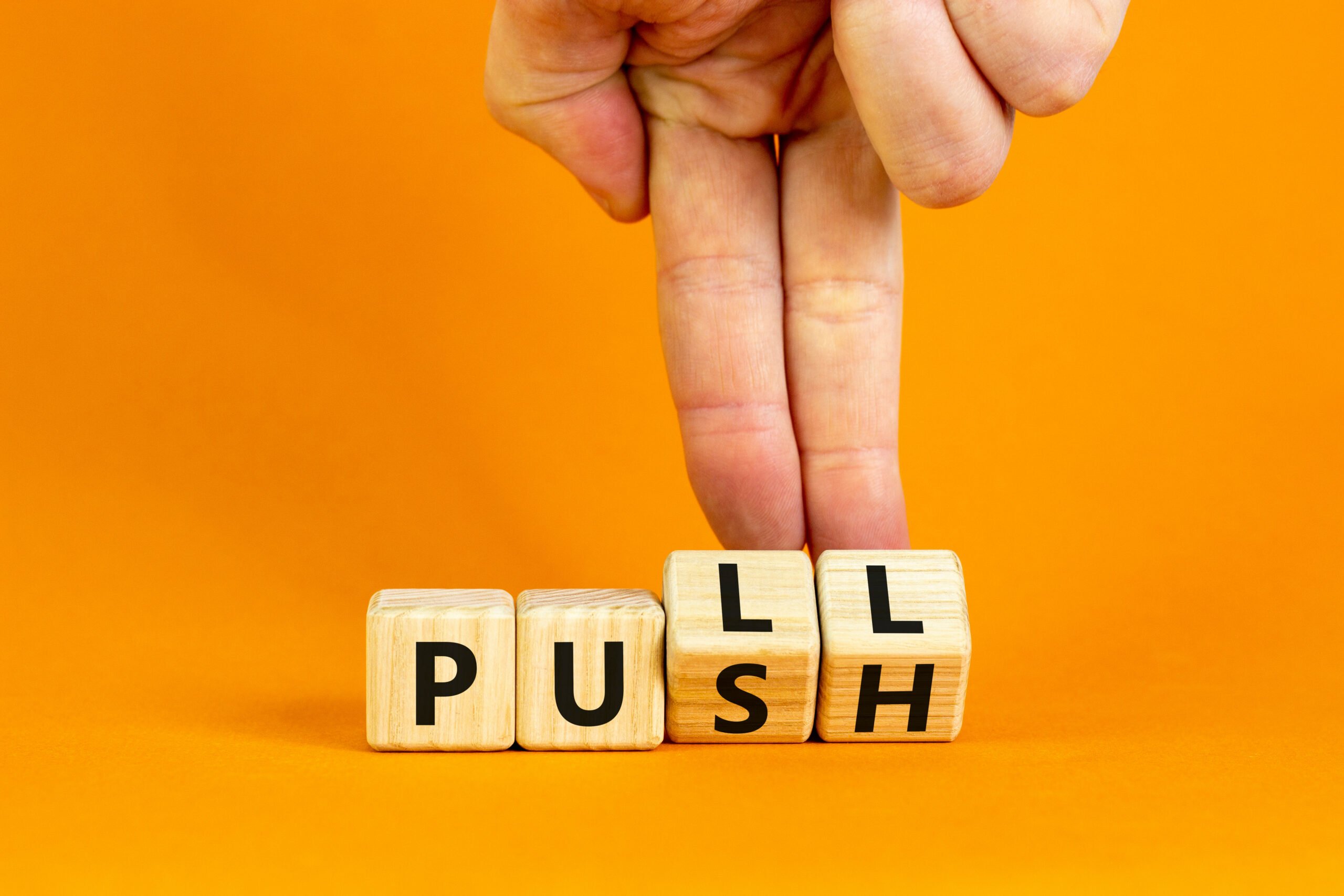 Pull Marketing Strategy: Bangun Gairah Produk Demi Memikat Hati Pelanggan