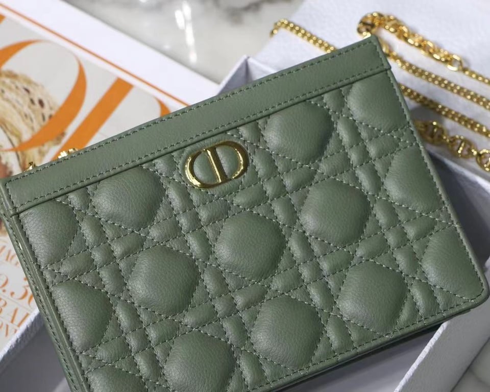 DIOR CARO ZIPPED POUCH WITH CHAIN CEDAR GREEN S5106UWHC_M67H
