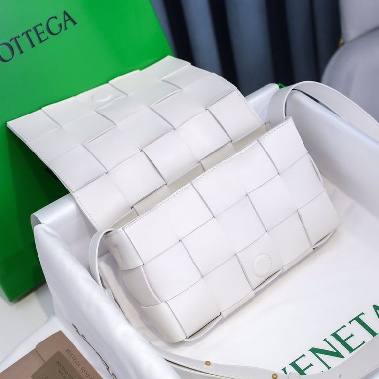 BOTTEGA VENETA WOMEN’S WHITE CASSETTE INTRECCIATO LEATHER CROSS-BODY BAG