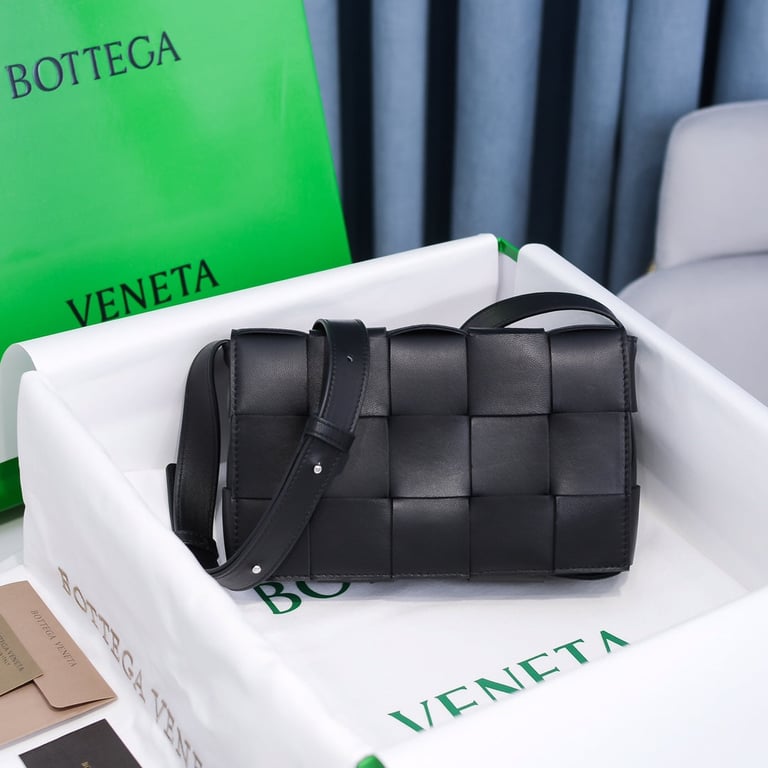 BOTTEGA VENETA BLACK CASSETTE INTRECCIATO LEATHER CROSS-BODY BAG